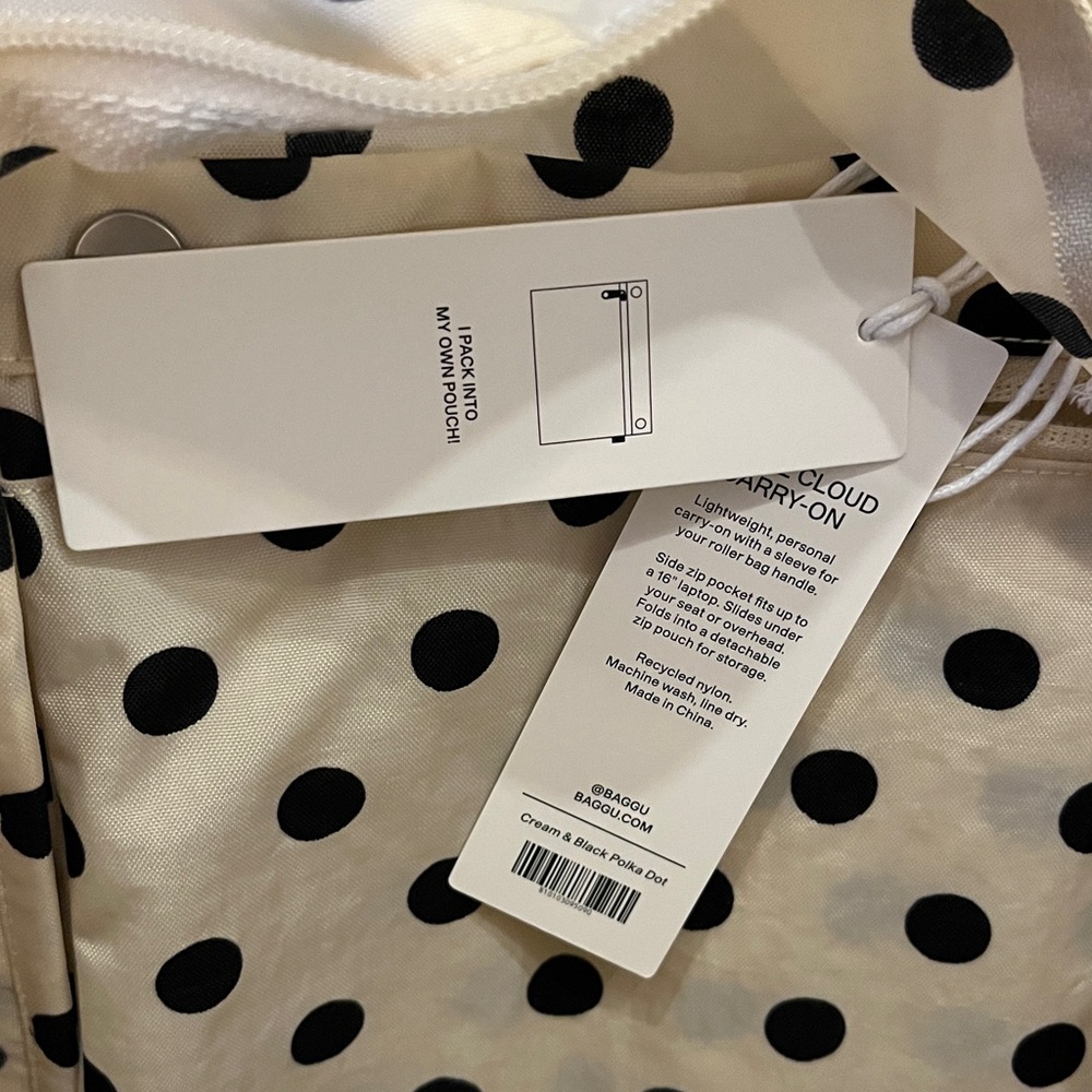 NWT Baggu Small Cloud Carry On Cream Black Polka Dot - Picture 6 of 6